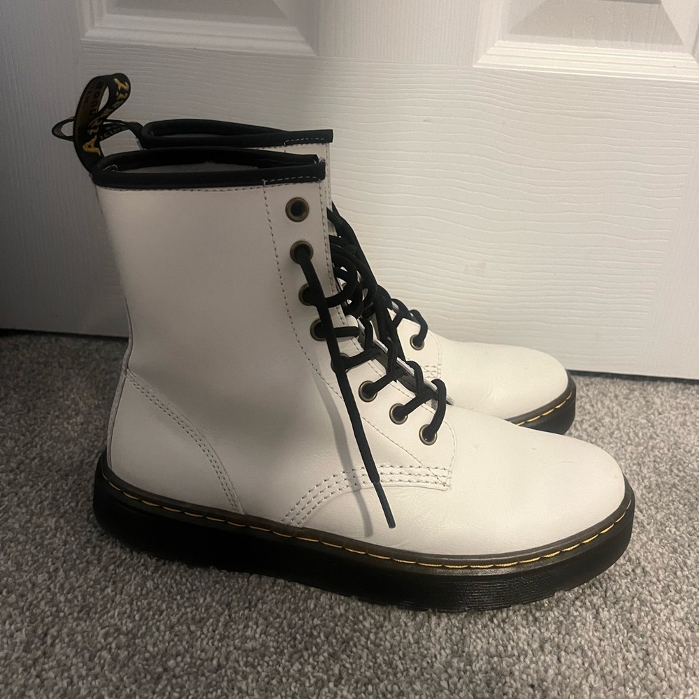 DOC MARTENS WHITE